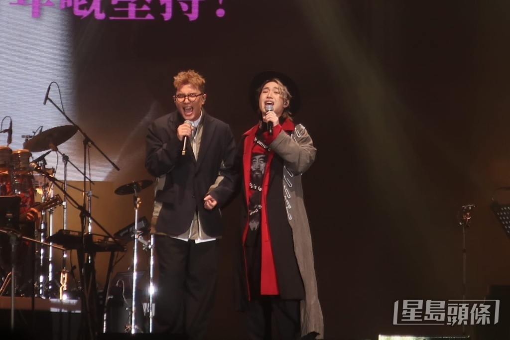 柳應廷（右）表示很想借這個台多謝Carl叔，出道至今的歌曲也是對方擔任監製。