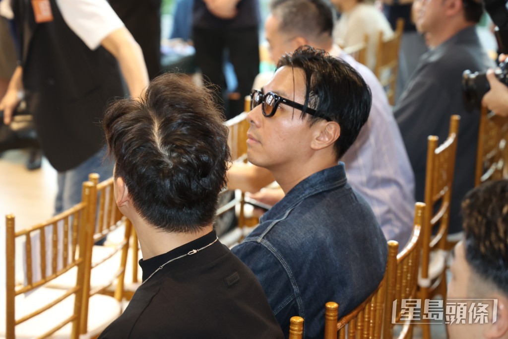新婚的的士邦亦有現身。