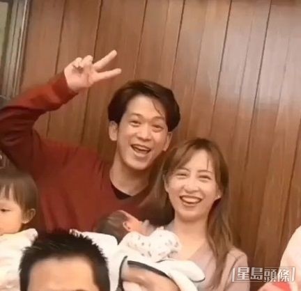 兩年前喺陳凱琳新春團拜時意外洩密。