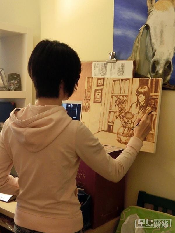 彭康兒持有舊金山藝術大學的藝術碩士學位。 彭康兒持有舊金山藝術大學的藝術碩士學位。