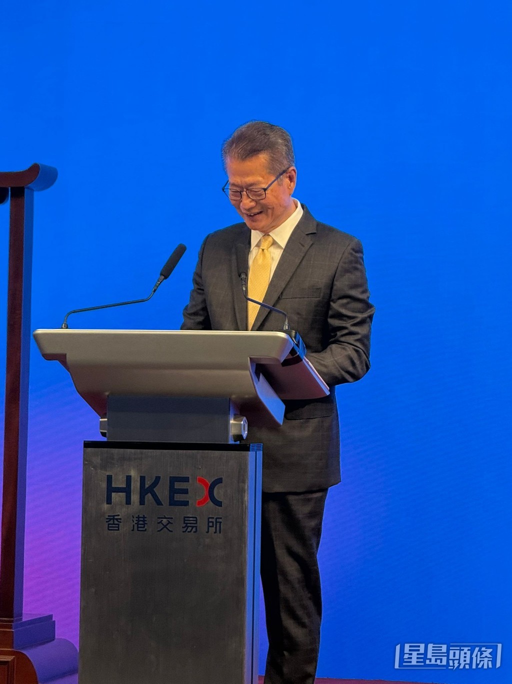 陳茂波表示，目前排隊等候上市的企業約有500家。