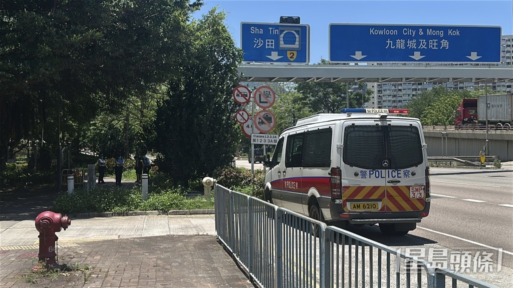 警員到場調查。劉漢權攝 警員到場調查。劉漢權攝
