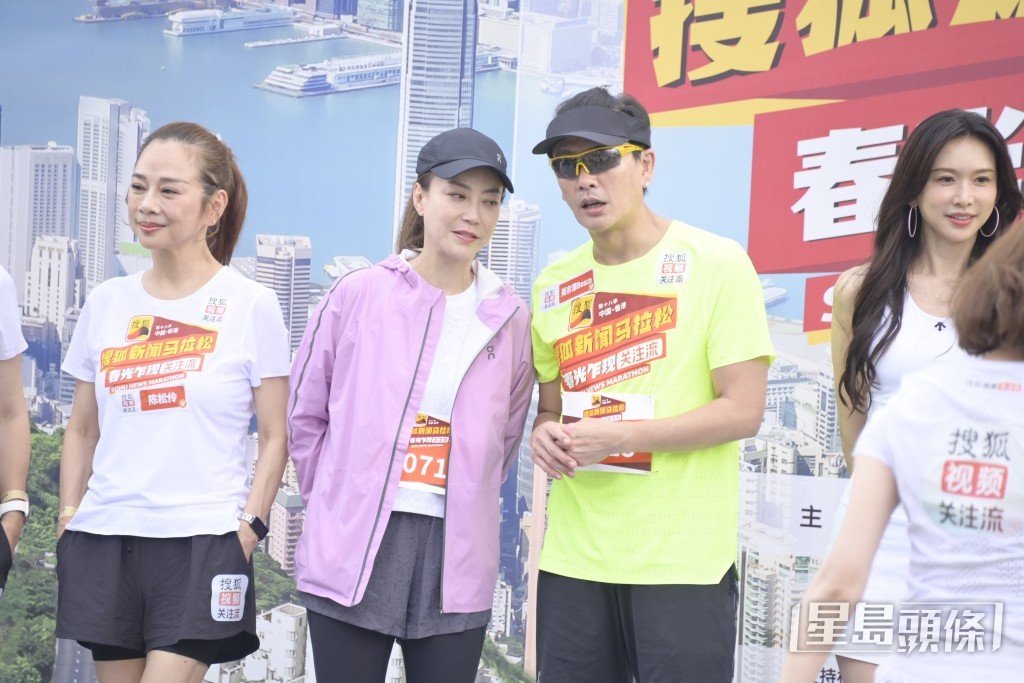 活动上Bosco和霍汶希交流。