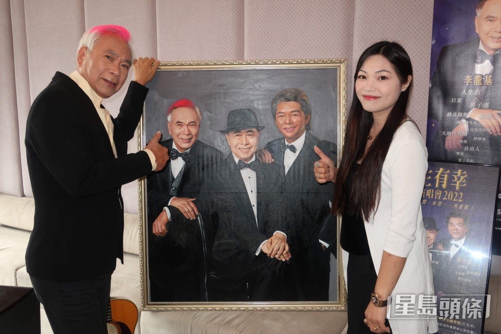 王青霞為《三生有幸經典演唱會》畫畫。