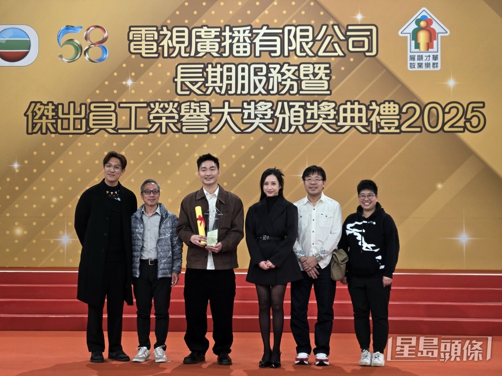 今年的「傑出員工獎」得主譚俊彥與龔嘉欣。