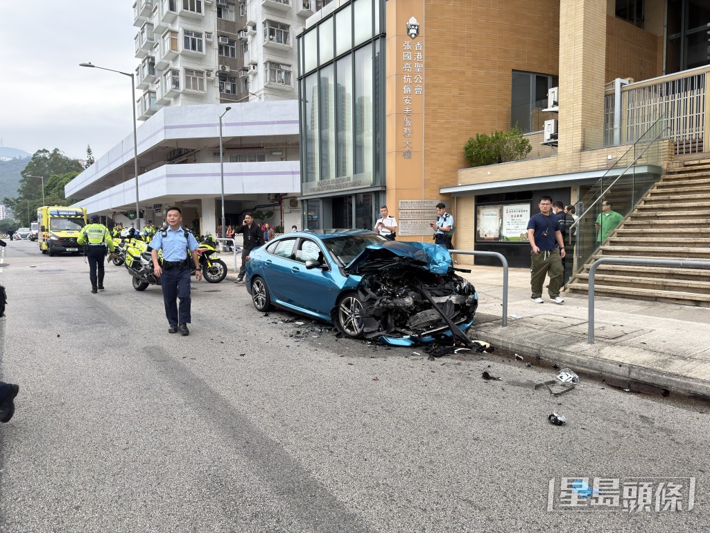 寶馬車頭嚴重毀爛。 寶馬車頭嚴重毀爛。