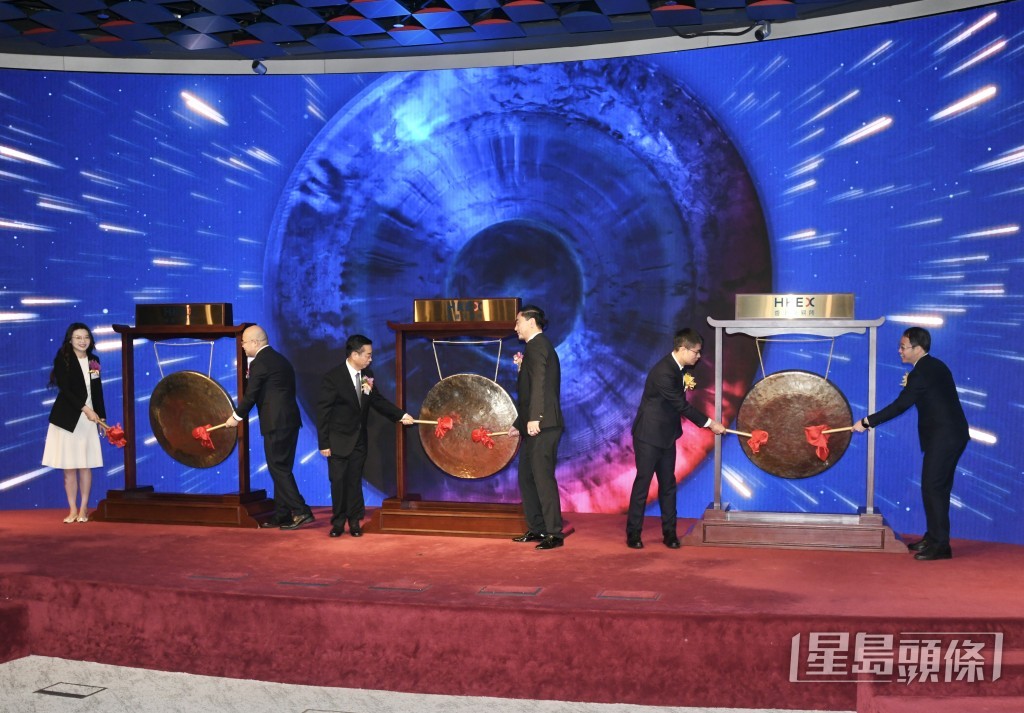 今早3隻新股掛牌齊齊報捷，當中內地AI大模型公司MINIMAX（100）一度大升81.2%。