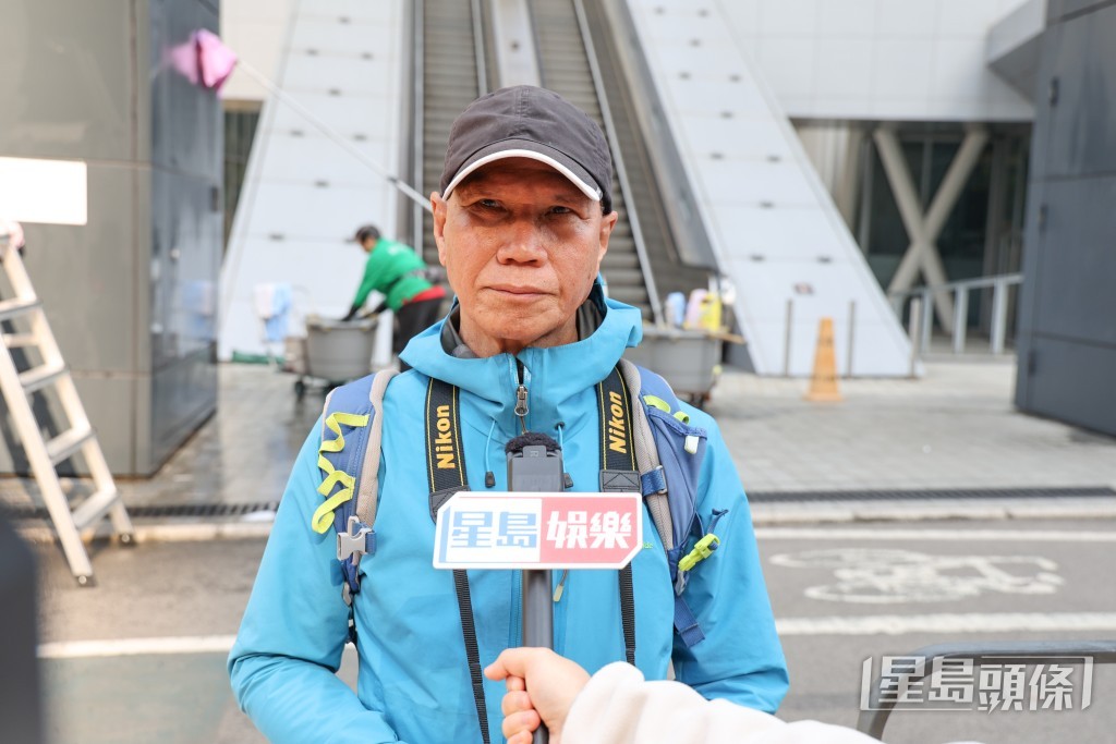 市民何先生表示：「賀歲片……我唔知……我最近睇過《破‧地獄》咋！」