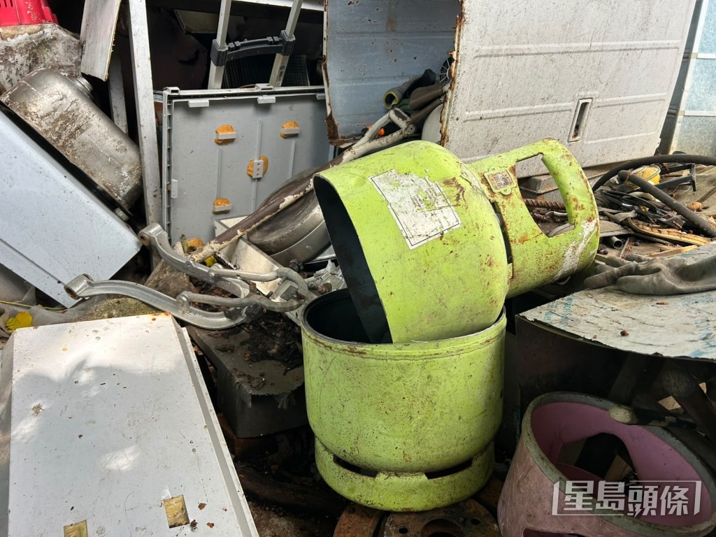 切割過的石油氣罐,未知是否曾爆炸。曾志恒攝 切割過的石油氣罐,未知是否曾爆炸。曾志恒攝