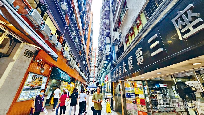 駱駝漆大廈多間食肆被指違契飭令停業。資料圖片