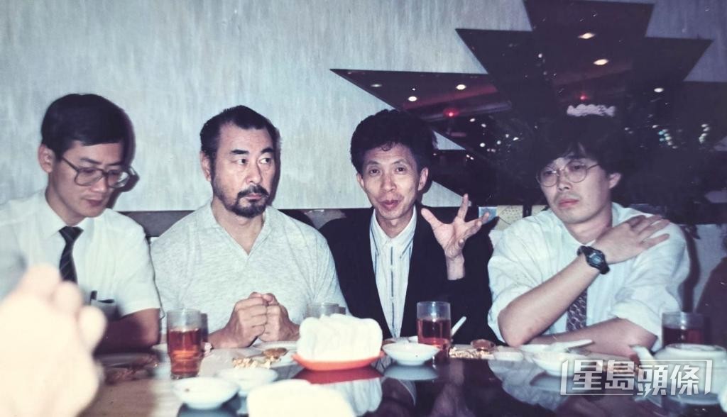 1989年,陳一華籌辦「紅黑皇佈道大會」,與藝人喬宏及「Sunny哥哥」黃汝燊商討細節。 1989年,陳一華籌辦「紅黑皇佈道大會」,與藝人喬宏及「Sunny哥哥」黃汝燊商討細節。