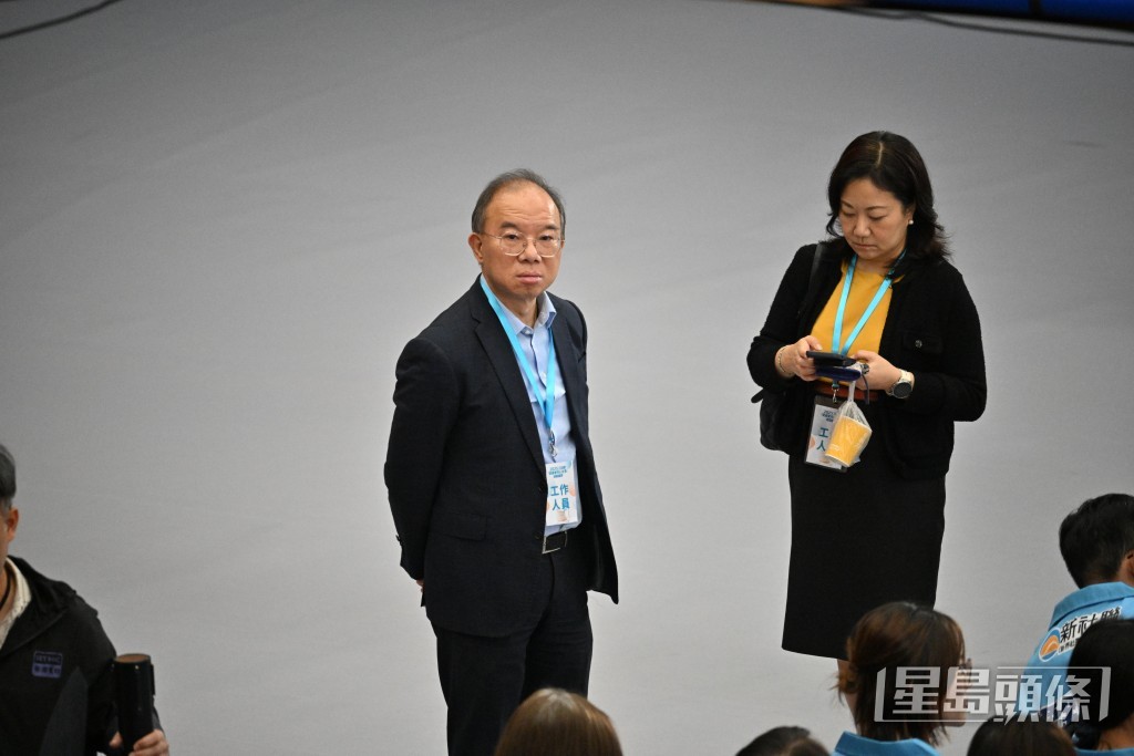 政制及內地事務局局長曾國衞。