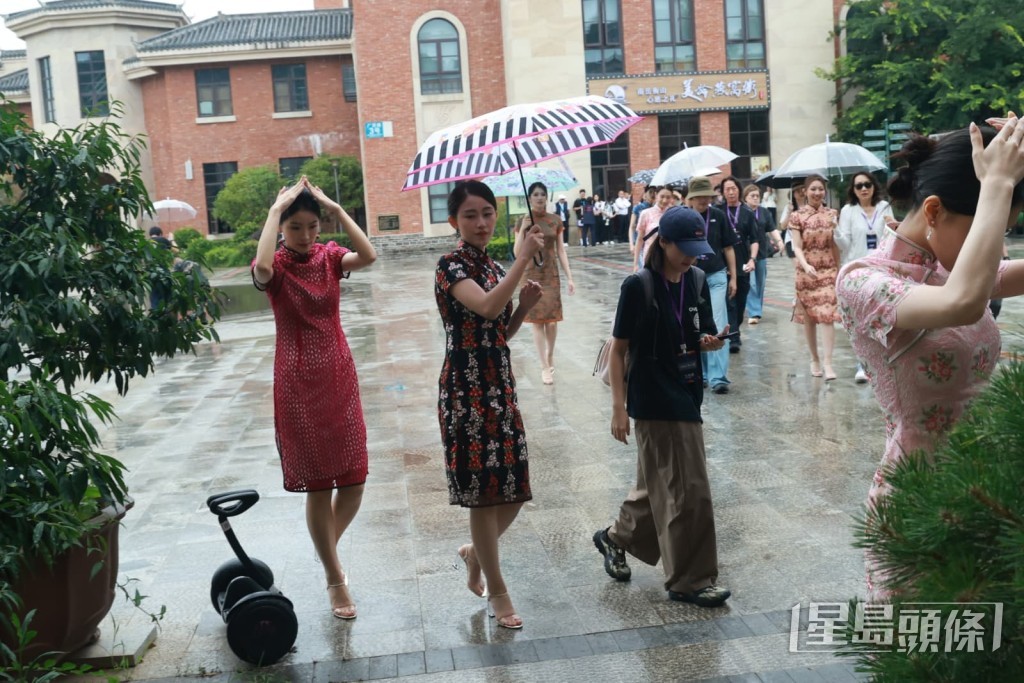 先離場避雨。 先離場避雨。