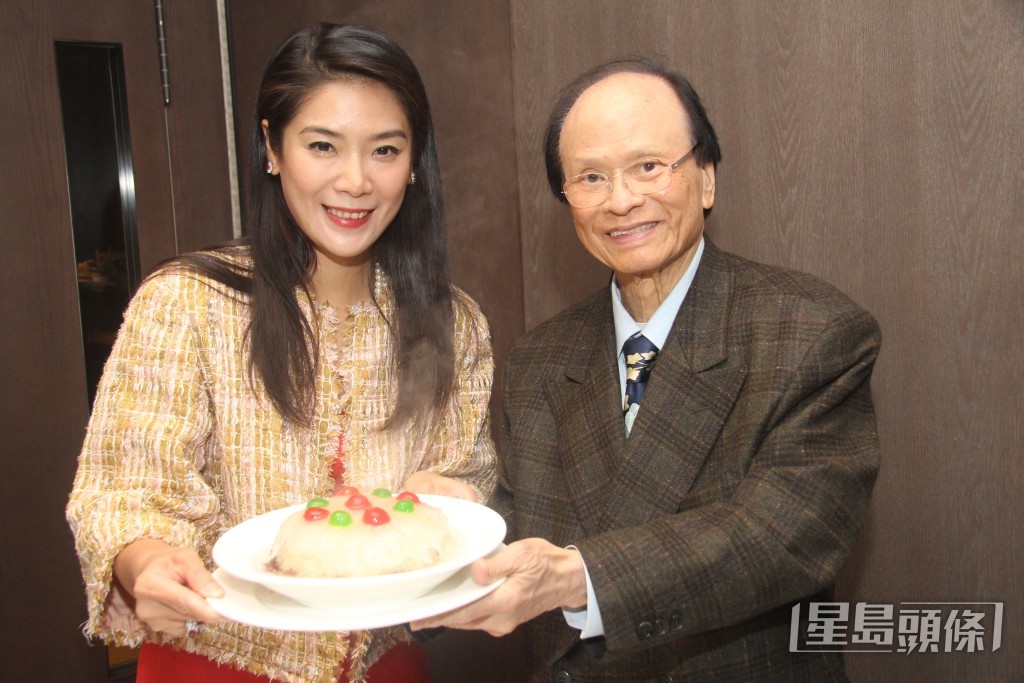 據李妮回覆傳媒時表示心情平靜，會以平常心期待真相，更指做生意是應該謹慎和誠實，他們並不希望發生法律訴訟，但為了權益與真相決定必須為自己爭取。