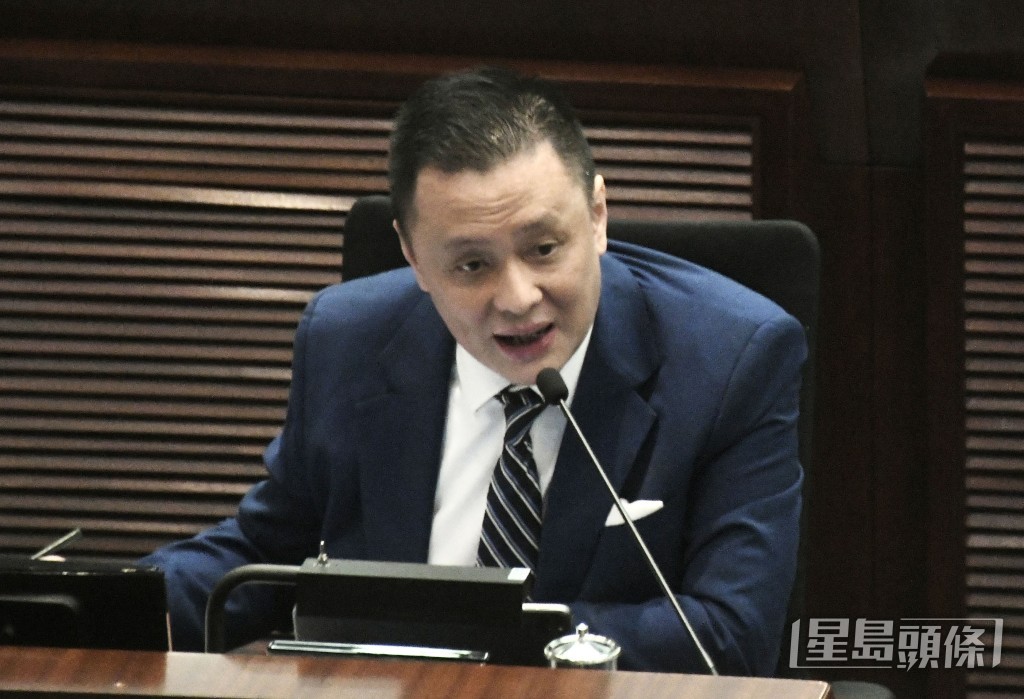 鄧飛認為預早宣布無可厚非, 「聽朝先通知仲捩棄」。 鄧飛認為預早宣布無可厚非, 「聽朝先通知仲捩棄」。