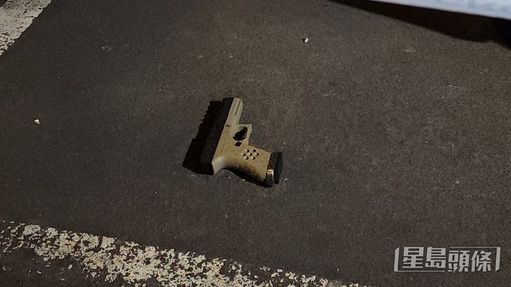 現場遺一兩把氣槍。黎志偉攝
