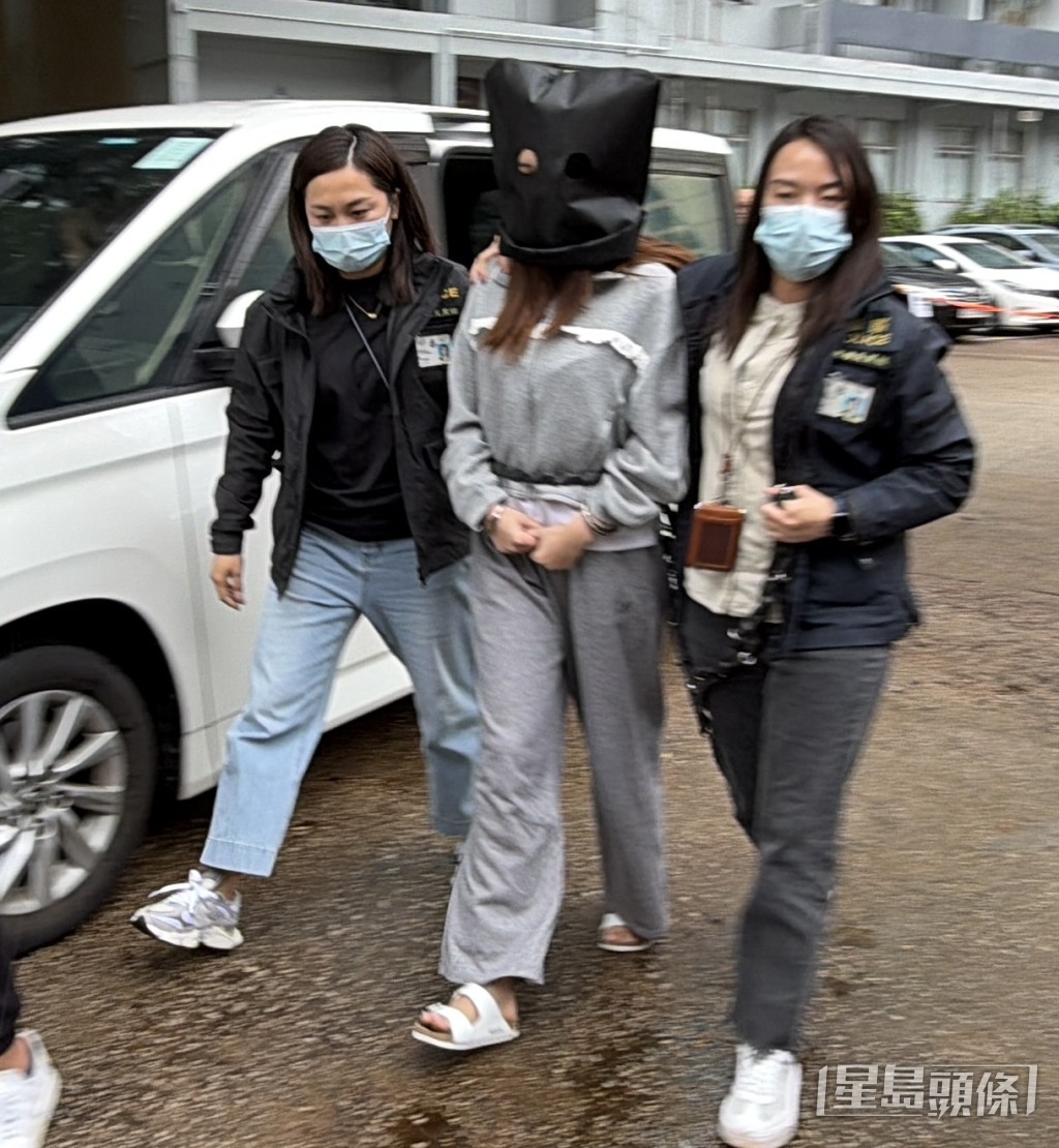 被捕女子帶署調查。梁國峰攝 被捕女子帶署調查。梁國峰攝