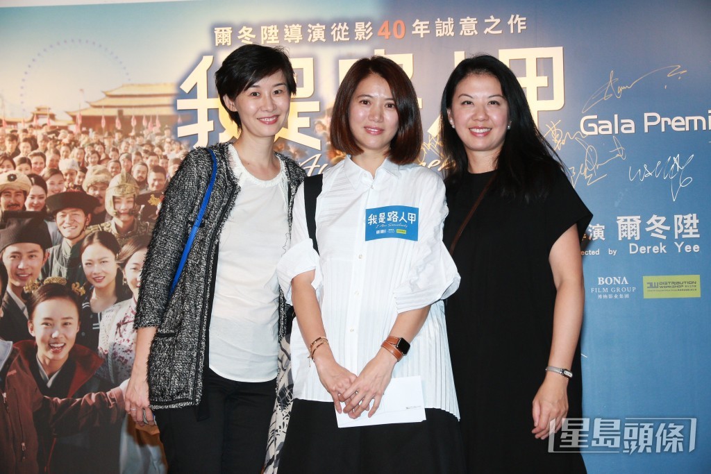 翁杏蘭（右）及姚康莉現身袁詠儀演出的電影《我是路人甲》首映禮。