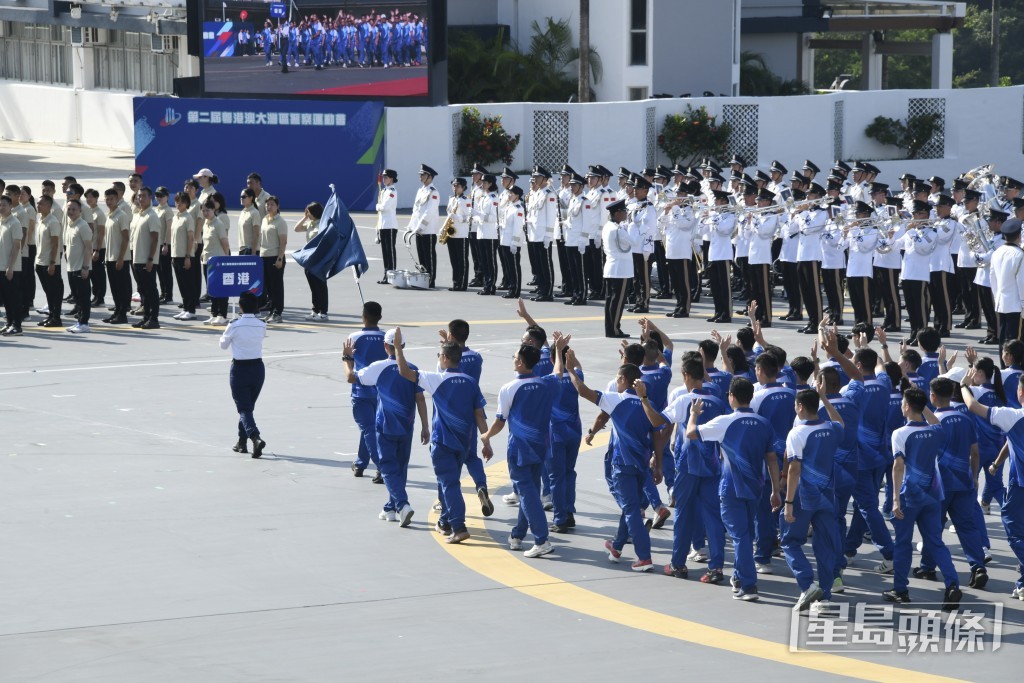 為確保今屆運動會順利進行，香港警務處組織超過1000名人員和義工參與今屆運動會。