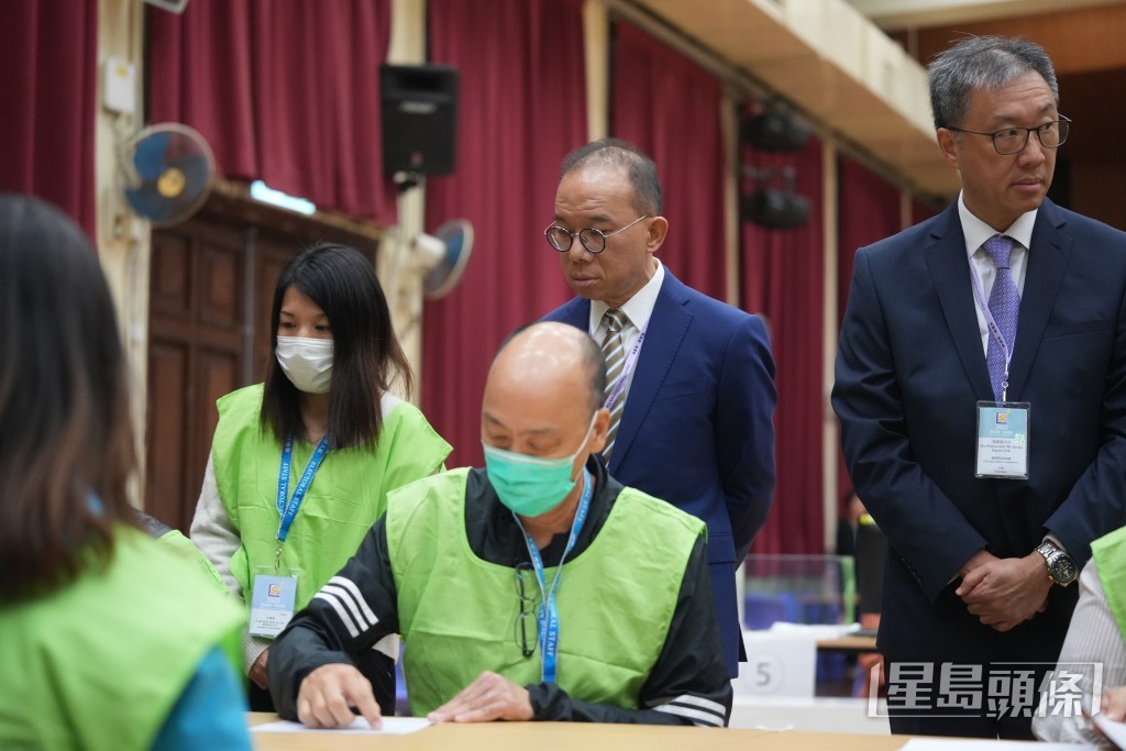 天主教伍華中學點票站點票情況。 劉駿軒攝