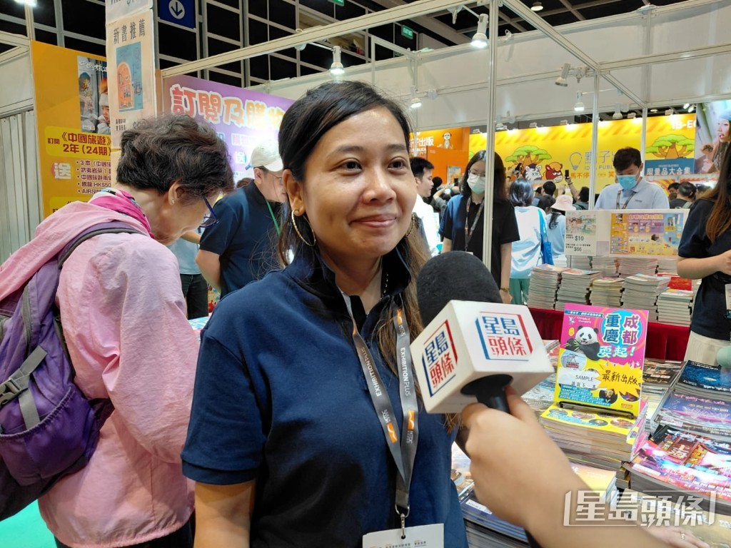 香港中國旅遊出版社執行主編程惠敏表示,人工智能(AI)雖可設計旅遊路線,但他們會提供獨家內容留住讀者,直言「內容就是王道」。 香港中國旅遊出版社執行主編程惠敏表示,人工智能(AI)雖可設計旅遊路線,但他們會提供獨家內容留住讀者,直言「內容就是王道」。