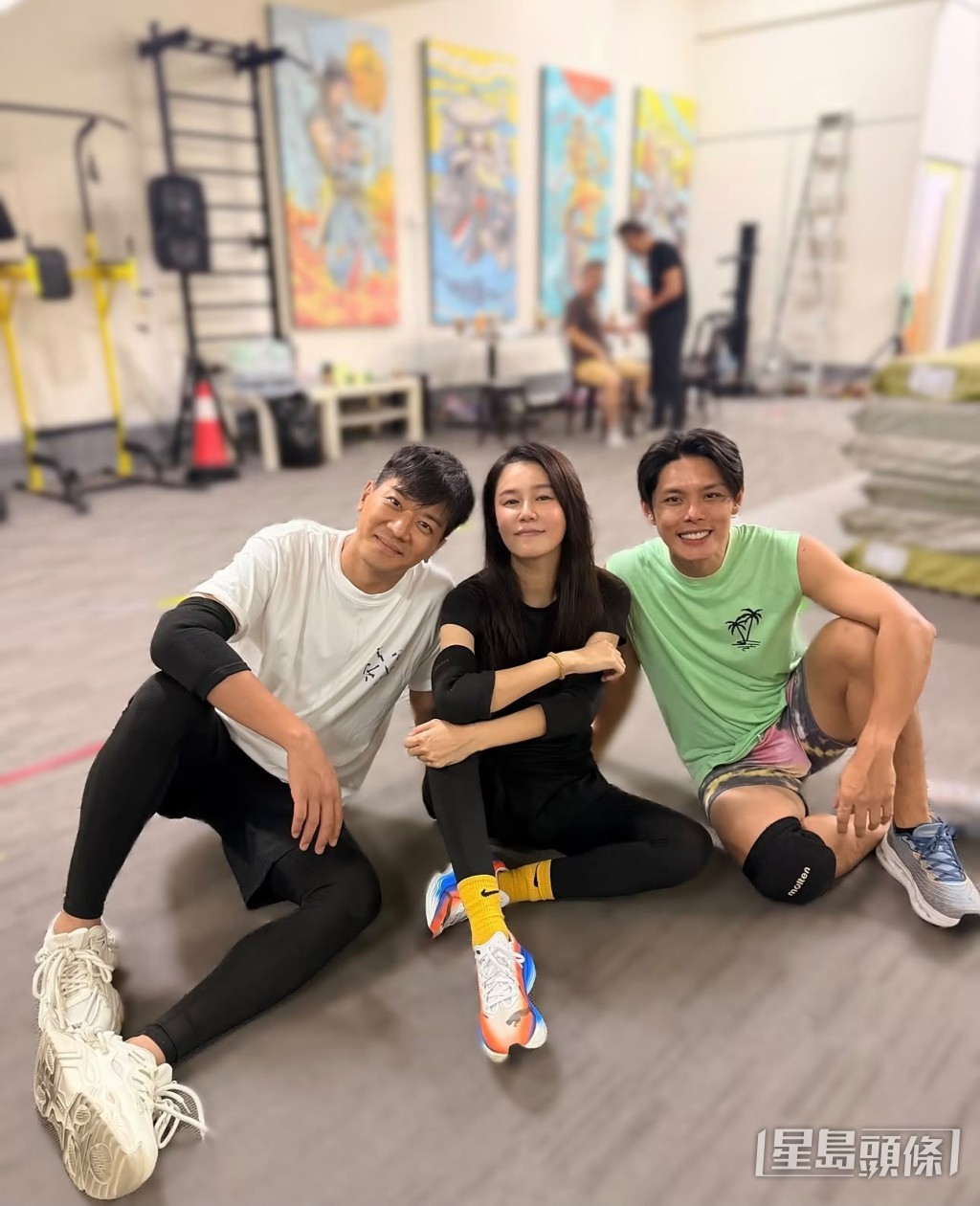 她與拍檔黎諾懿及許亮宇同框。 她與拍檔黎諾懿及許亮宇同框。
