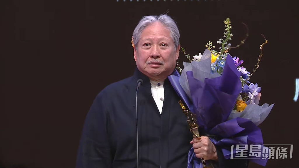 洪金寶在台上透露身上的衣服是由妻子高麗虹為他揀選，他覺得太隆重，表示想留待領最佳男主角獎才選穿這件衣服，卻被高麗虹點醒稱「終身成就獎」份量更重，於是聽話穿這件衣服到場領獎。