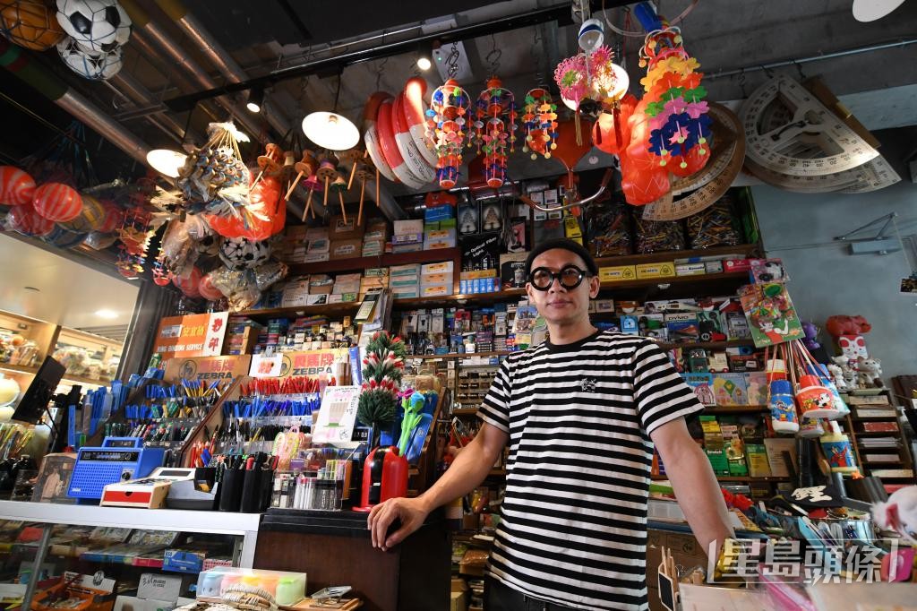 文具收藏家鍾燕齊指出，香港欠缺「文具教育」，是本地文具業衰落的主因。