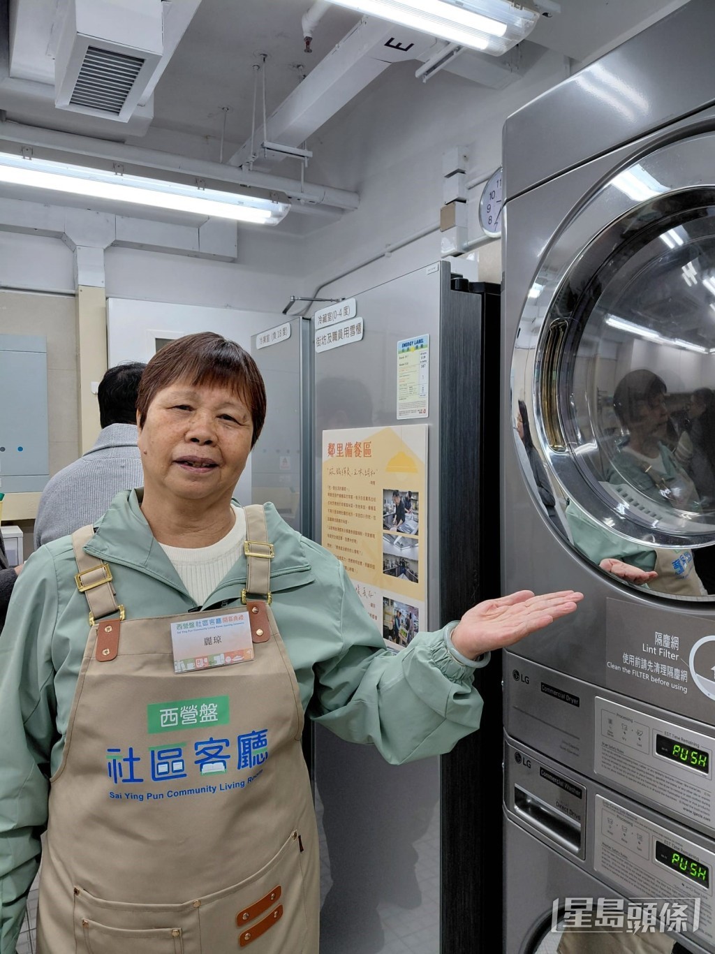 今年70多歲的瓊姐接受本報記者訪問時，大讚社區客廳幫助她改善生活。