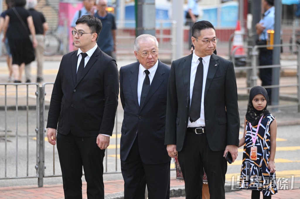 自由党党魁张宇人(中)、主席邵家辉(右)。