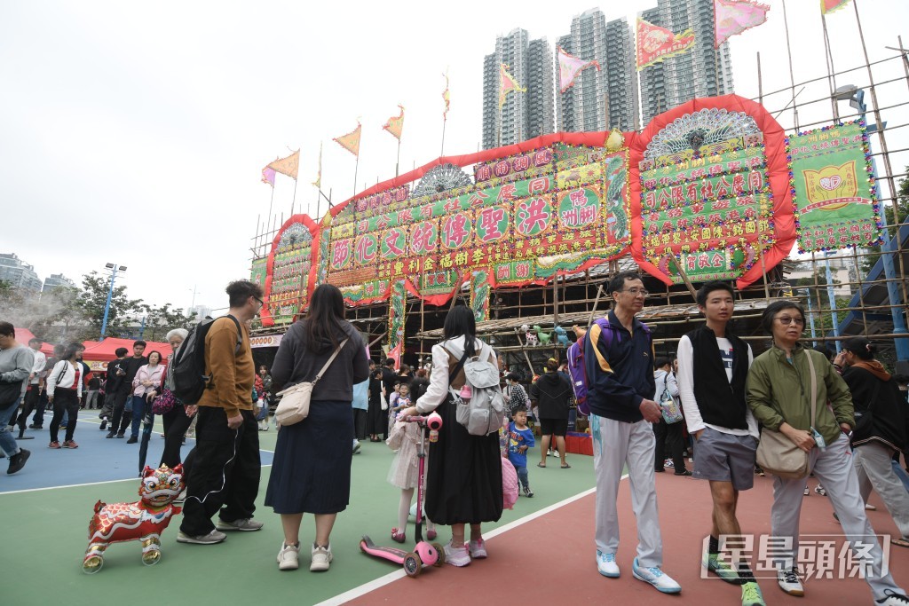 為期兩周的「2026鴨脷洲洪聖傳統文化節」已於周日(15日)開鑼。 為期兩周的「2026鴨脷洲洪聖傳統文化節」已於周日(15日)開鑼。