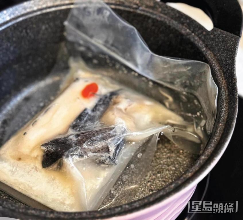 天饌的「老火湯」在工場熬5小時或以上製成,真材實料。 天饌的「老火湯」在工場熬5小時或以上製成,真材實料。