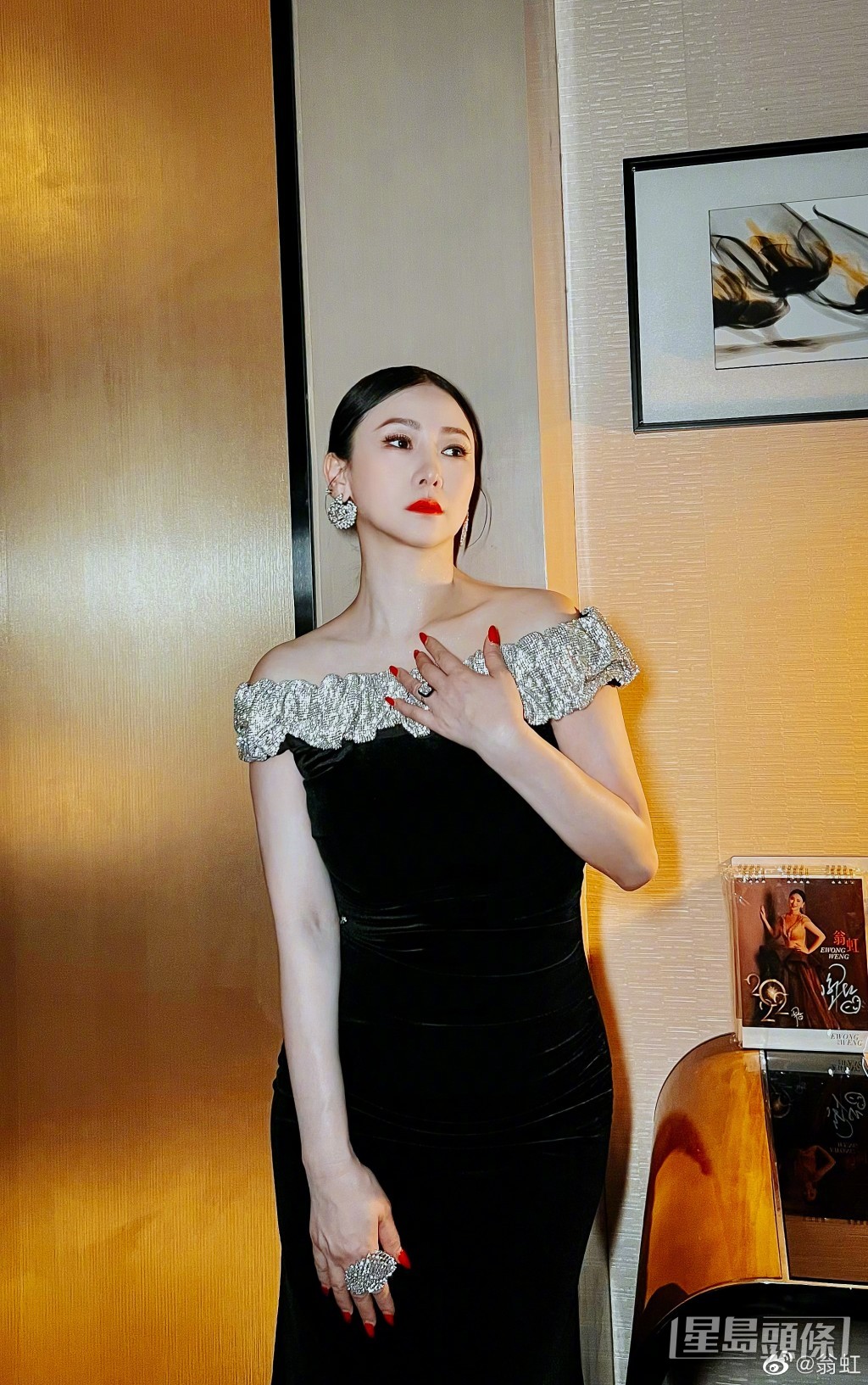 55歲翁虹依然風韻猶存。