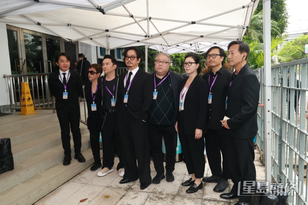 一班King Sir學生王祖藍、蘇玉華、潘燦良、謝君豪、陳國邦、劉雅麗、劉錫賢及秦啟維任治喪委員會成員。