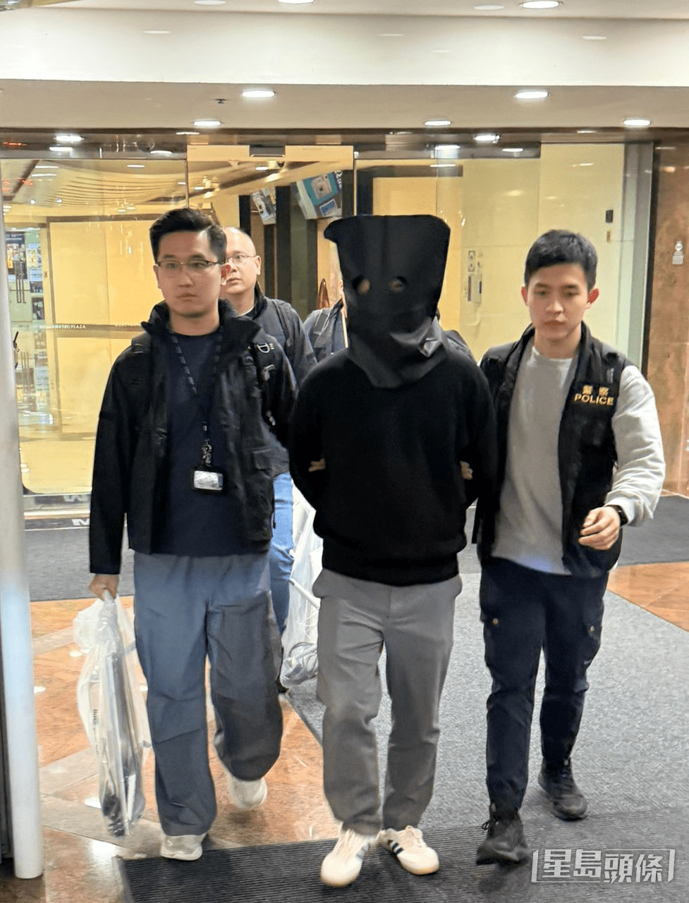警方拘捕7名男女。警方提供 警方拘捕7名男女。警方提供