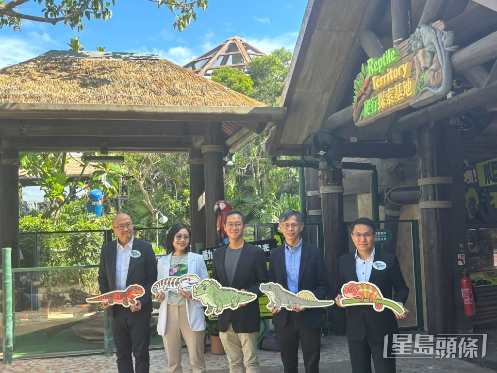 (左起)香港海洋公园动物及保育执行总监祝效忠、旅游事务副专员朱瑞雯 海洋公园董事局主席庞建贻、渔护署署长黎坚明、海洋公园行政总裁黄嗣辉。 (左起)香港海洋公园动物及保育执行总监祝效忠、旅游事务副专员朱瑞雯 海洋公园董事局主席庞建贻、渔护署署长黎坚明、海洋公园行政总裁黄嗣辉。