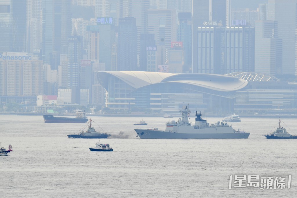 山東艦航母編隊訪港。盧江球攝 山東艦航母編隊訪港。盧江球攝