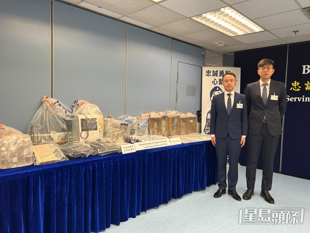 警方展示涉案證物。曾志恆攝