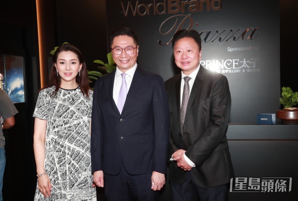 商务及经济发展局副局长陈百里(中)亦前来参观。 商务及经济发展局副局长陈百里(中)亦前来参观。