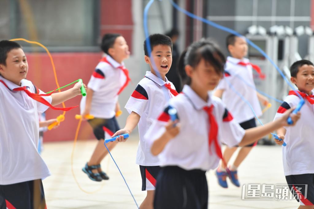 有研究揭示，香港小學生每周的平均體育課時約為90分鐘。