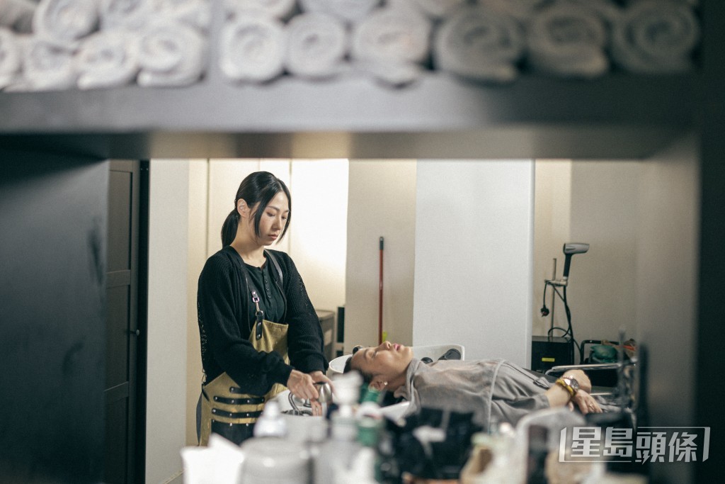 《信天翁》MV講述三位不同背景、正面臨人生關口的主人翁。
