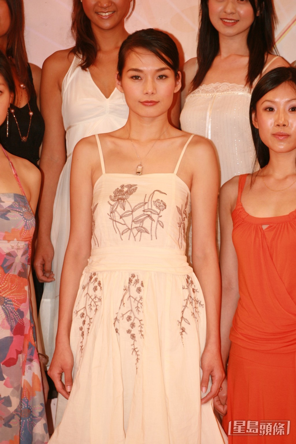呂慧儀參加《2006年度香港小姐競選》入行。