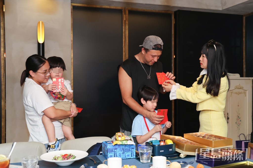 「大恩人」七師傅仲贈上多封大利是。
