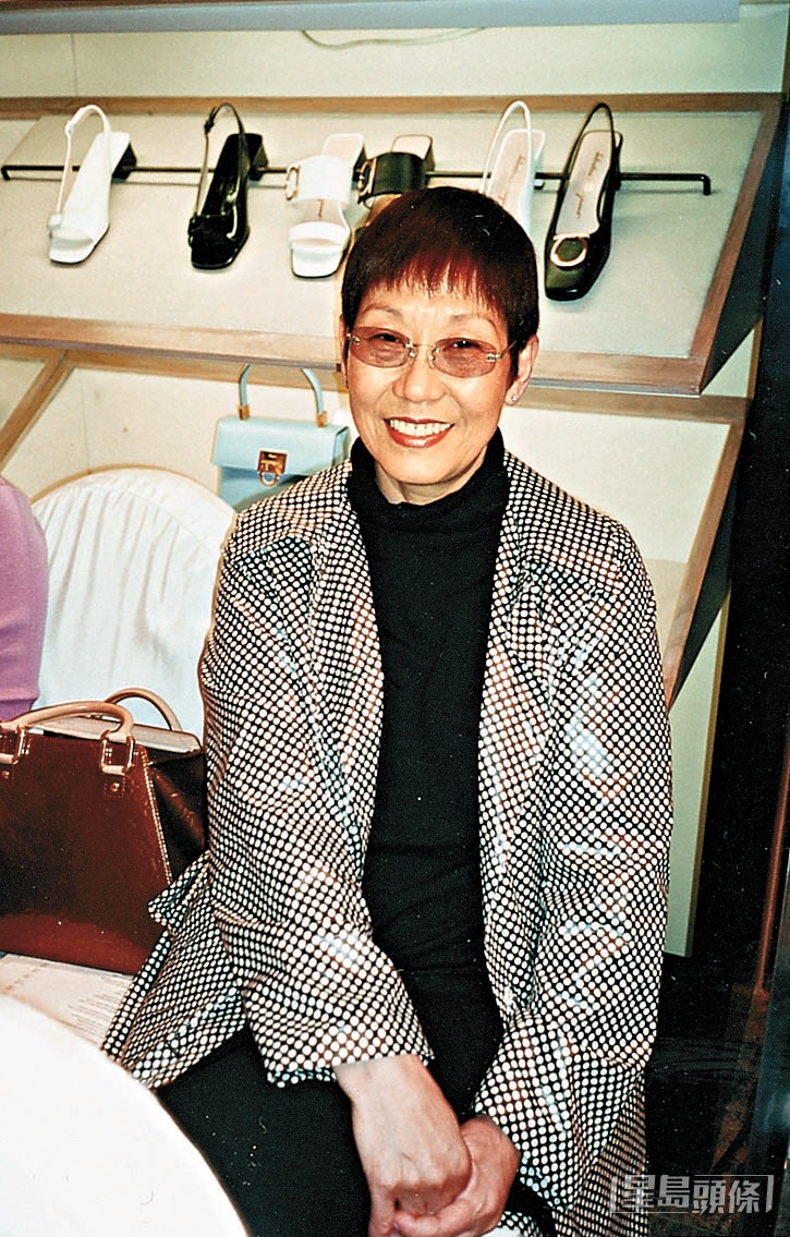 凌寶兒獨力照顧周文姬、周星馳和周星霞三姐弟。