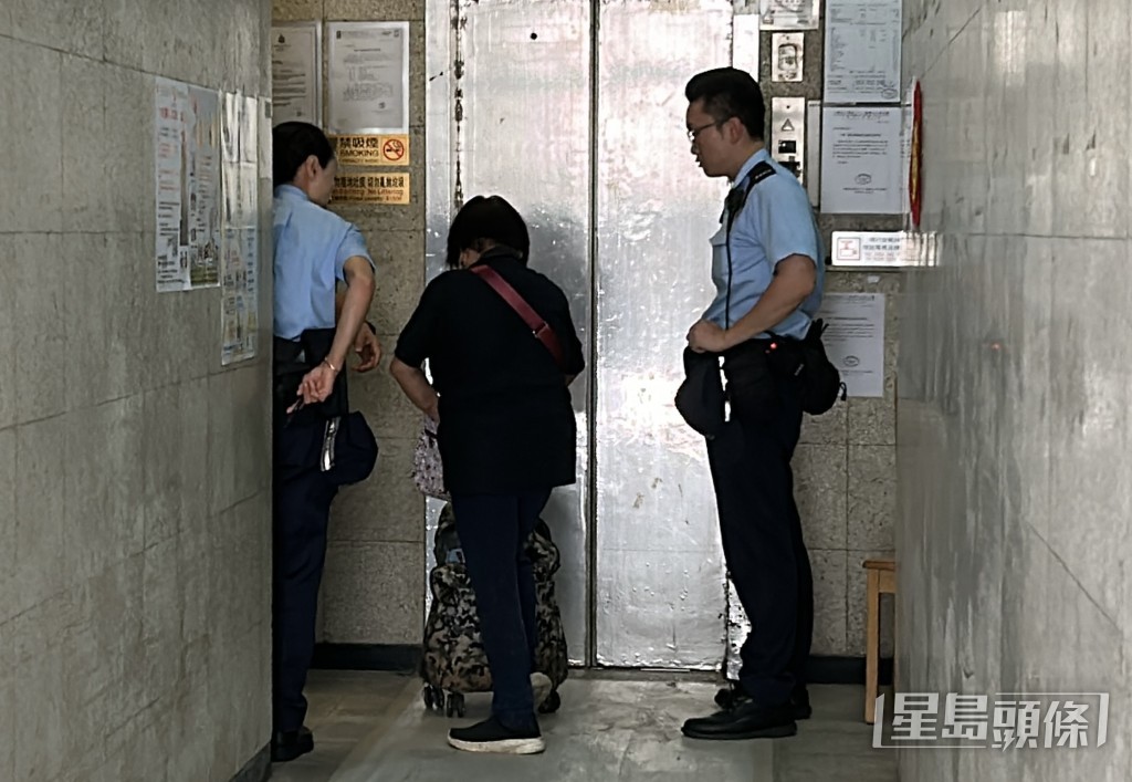 居民出入要登記。