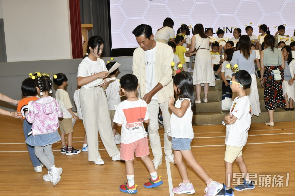 古仔平日也不時與小朋友接觸，因親戚有數名孩兒。