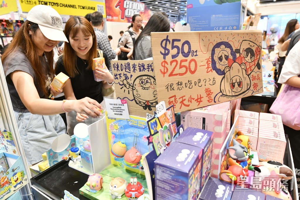 吸引不少市民、家長及Coser進場購物、打卡和玩爆旋陀螺。
