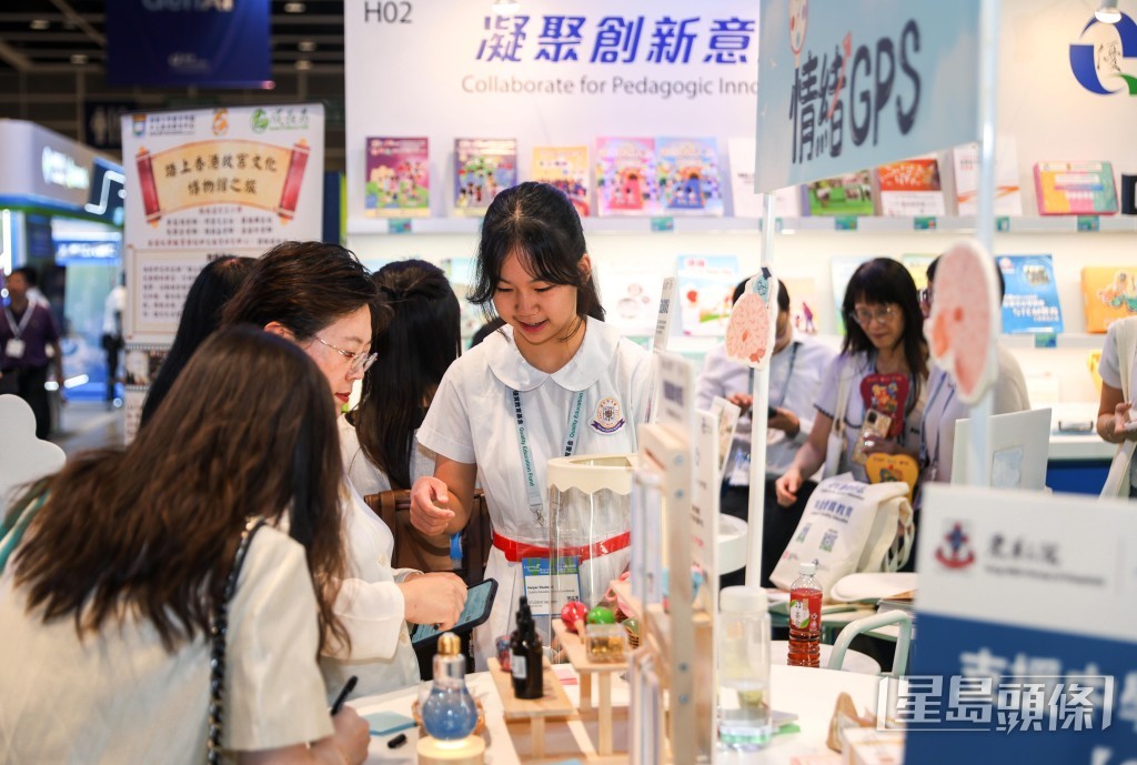 蔡若蓮表示，隨着人工智能時代來臨，同學除了需要對AI有所認知，更須思考如何道德、合理及合法地使用。