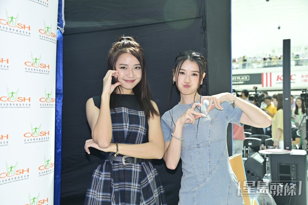 戴祖儀和潘靜文兩位靚女大派心心。 戴祖儀和潘靜文兩位靚女大派心心。