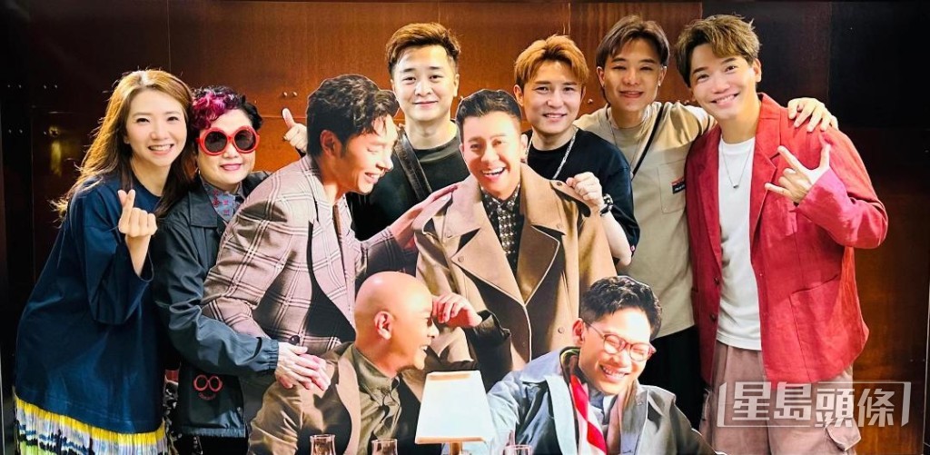 除「中聲生」，威煌近年結交了一班朋友，包括人脈強勁的陳淑芬(左二)。